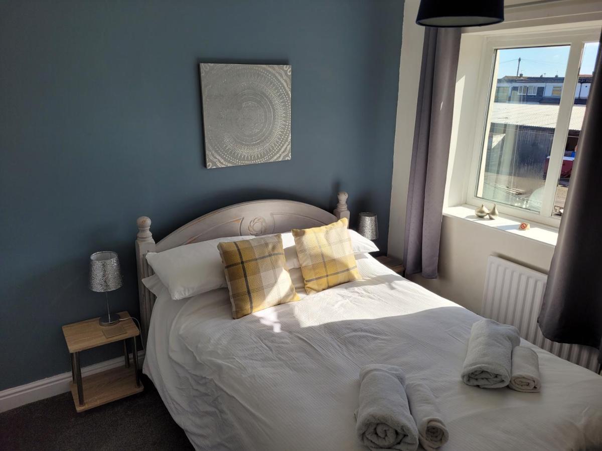 Amble Harbour Retreats Hotel Bagian luar foto