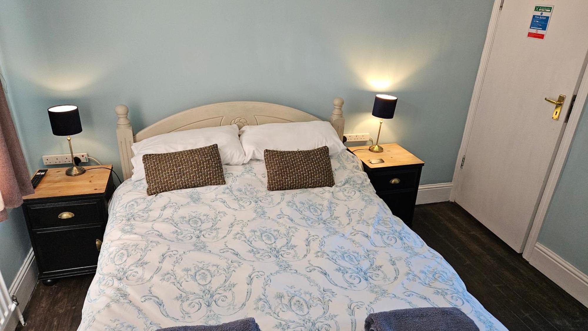 Amble Harbour Retreats Hotel Bagian luar foto