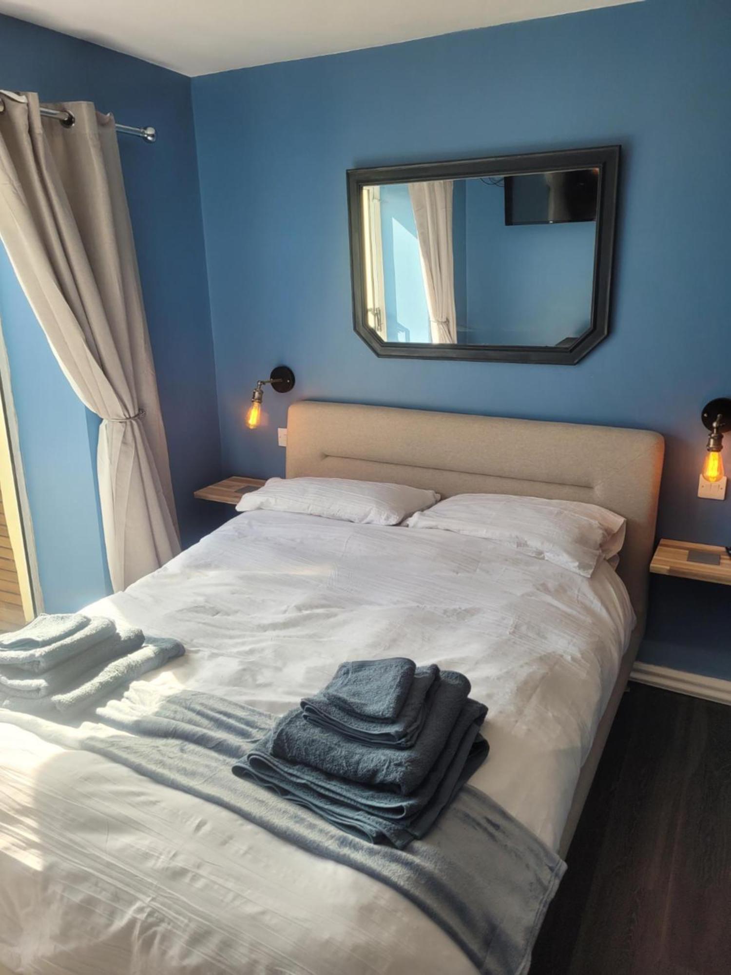 Amble Harbour Retreats Hotel Bagian luar foto